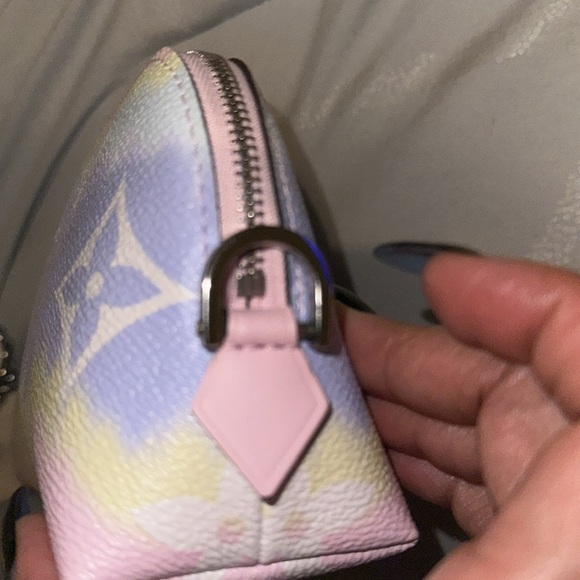 Louis Vuitton Escale Cosmetic Pouch - Picture 7 of 8